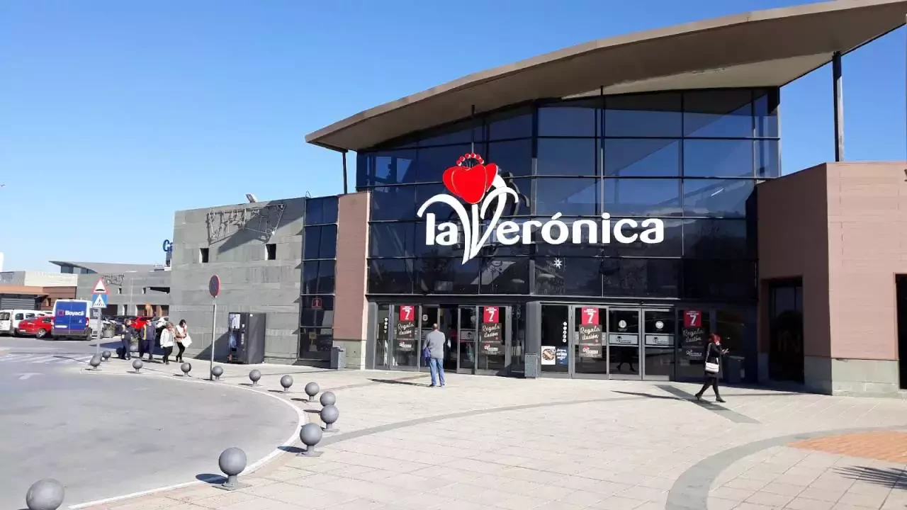 4. Centro Comercial La Verónica