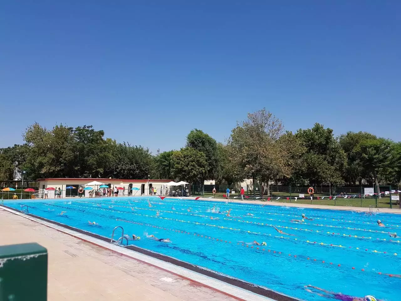 2. Piscina Climatizada Coria