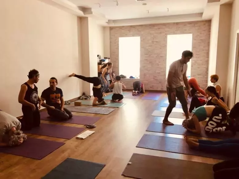 YogaSenzia - Fuengirola - Centro de Yoga - Pilates y Bienestar Interior.