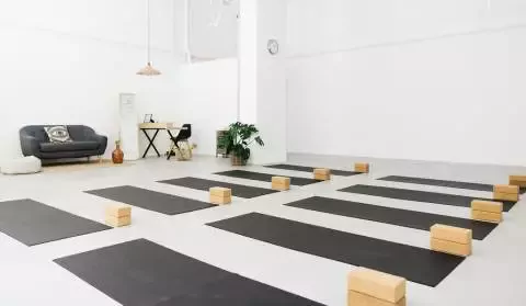 𝗦𝗮𝘁𝘆𝗮 𝗬𝗼𝗴𝗮 𝗦𝘁𝘂𝗱𝗶𝗼  - Clases de Yoga en Sant Adrià